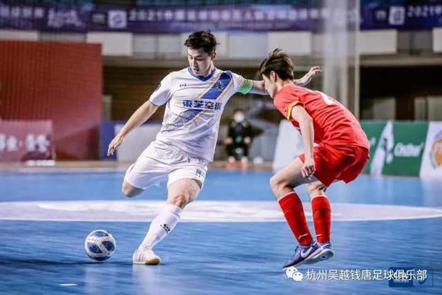 中国双打组合在亚运会上成功晋级羽毛球决赛